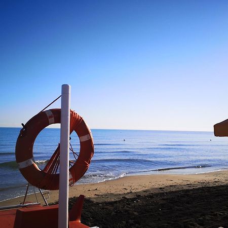 Готель Baywatch Маргерита-ді-Савоя Екстер'єр фото